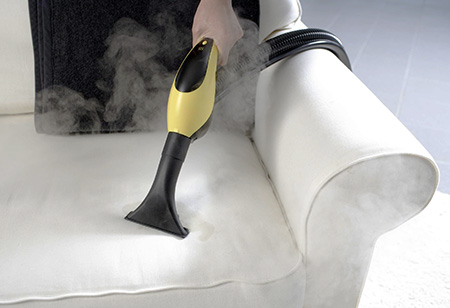 Dampfbehandlung des Sofas