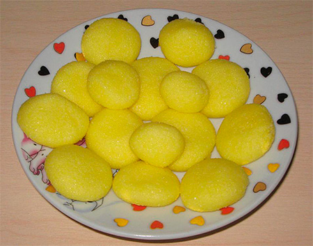 Giftköder aus Mehl und Ei mit Borsäure Giftköder aus Mehl und Ei mit Borsäure