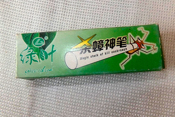 Beispiel eines chinesischen Insektizidstifts gegen Kakerlaken. Beispiel eines chinesischen Insektizidstifts gegen Kakerlaken.