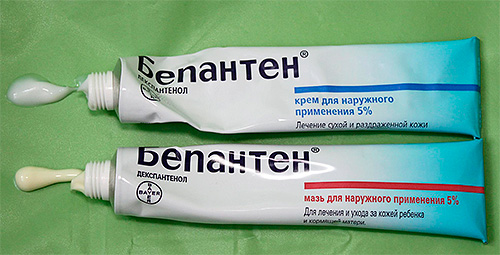 Bepanten wird in Form von Salbe und Creme angeboten. Es hilft auch gut bei Insektenstichen. Bepanten wird in Form von Salbe und Creme angeboten.