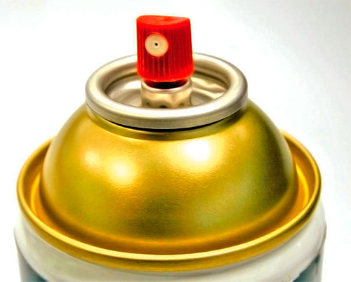Bei der Verwendung von Spray-Präparaten sollte man versuchen, diese nicht einzuatmen Bei der Verwendung von Spray-Präparaten sollte man versuchen, diese nicht einzuatmen