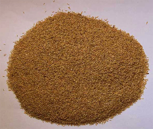Getrocknete und gemahlene Pyrethrum-Blüten Getrocknete und gemahlene Pyrethrum-Blüten