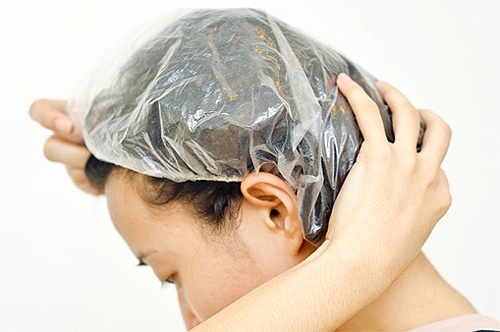 Ob der Kopf bei der Läusebekämpfung mit einer Kappe bedeckt werden muss oder nicht, entnehmen Sie der Anleitung des Präparats. Ob der Kopf bei der Läusebekämpfung mit einer Kappe bedeckt werden muss oder nicht, entnehmen Sie der Anleitung des Präparats.