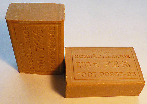 Dustseife ist im Grunde nichts anderes als die allseits bekannte Kernseife, der DDT hinzugefügt wurde. Dustseife ist im Grunde nichts anderes als die allseits bekannte Kernseife, der DDT hinzugefügt wurde.