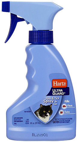 Mit dem Hartz-Spray können Sie Ihre Katze sowohl gegen Läuse als auch gegen Flöhe und Zecken behandeln. Mit dem Spray von Hartz kann die Katze sowohl gegen Läuse als auch gegen Flöhe und Zecken behandelt werden.