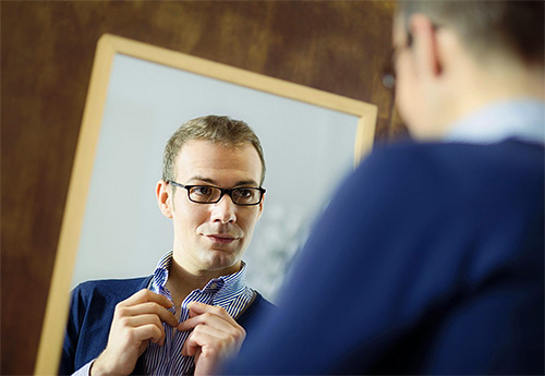 Einigen Traumbüchern zufolge kann die Hornisse im Traum eine Begegnung mit einem egoistischen und falschen Menschen bedeuten. Einigen Traumbüchern zufolge kann die Hornisse im Traum eine Begegnung mit einem egoistischen und falschen Menschen bedeuten.