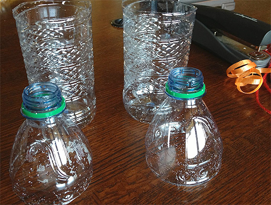 Für die Herstellung der Falle muss zunächst das obere Drittel der Plastikflasche abgeschnitten werden... Für die Herstellung der Falle muss zunächst das obere Drittel der Plastikflasche abgeschnitten werden...
