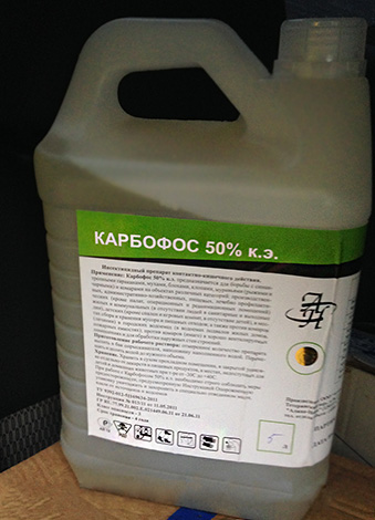 Karbofos in flüssiger Form (sog. Emulsionskonzentrat).