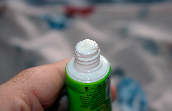 Insgesamt dauert das Auftragen einer Creme (eines Gels) länger als die Verwendung eines Sprays oder Aerosols, was nicht immer praktisch ist. Insgesamt dauert das Auftragen einer Creme (eines Gels) länger als die Verwendung eines Sprays oder Aerosols, was nicht immer praktisch ist.