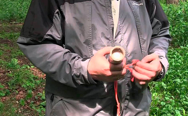 Insektizid-repellente Rauchkerzen erzielen selbst bei einer sehr großen Anzahl von Mücken und Kriebelmücken in einem Gebiet eine beachtliche Wirkung. Insektizid-repellente Rauchkerzen erzielen selbst bei einer sehr großen Anzahl von Mücken und Kriebelmücken in einem Gebiet eine beachtliche Wirkung.