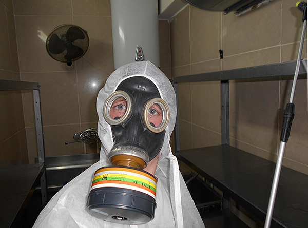 Leider verbergen sich hinter der Maske des Schädlingsbekämpfers manchmal schlichtweg Betrüger... Leider verbergen sich hinter der Maske des Schädlingsbekämpfers manchmal schlichtweg Betrüger...