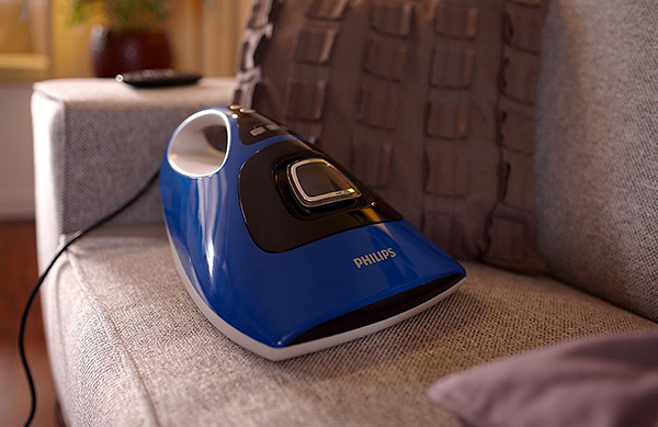 Spezialstaubsauger von Philips zur effektiven Entfernung von Hausstaubmilben aus Matratzen, Kissen und Teppichen. Spezialstaubsauger von Philips zur effektiven Entfernung von Hausstaubmilben aus Matratzen, Kissen und Teppichen.