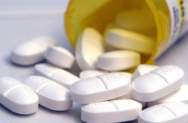 Zur Behandlung der Zeckenborreliose werden Antibiotika eingesetzt. Zur Behandlung der Zeckenborreliose werden Antibiotika eingesetzt.