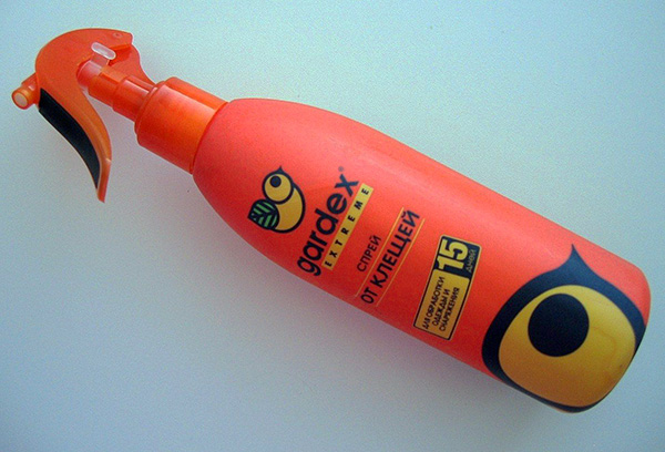 Beispiel eines Zeckensprays Beispiel eines Zeckensprays