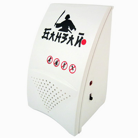 Le Banzai LS927 lutte contre les occupants aussi activement que contre les cafards