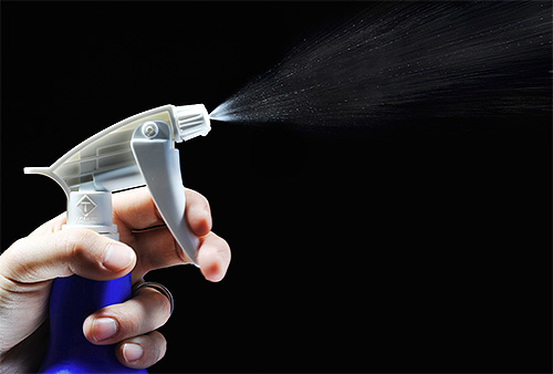 Bien que les sprays anti-puces soient très efficaces, ils doivent être utilisés avec une grande prudence. Bien que les sprays anti-puces soient très efficaces, ils doivent être utilisés avec une grande prudence.