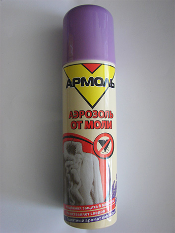 En pulvérisant l'armoire avec l'aérosol Armol, on peut être assuré que le précieux manteau de fourrure y sera en sécurité.