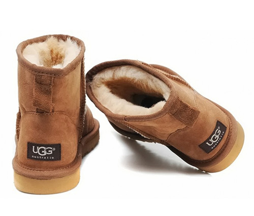 De nouvelles chaussures en fourrure naturelle peuvent très bien être la cause de l'apparition de mites dans l'appartement. De nouvelles chaussures en fourrure naturelle peuvent très bien être la cause de l'apparition de mites dans l'appartement.