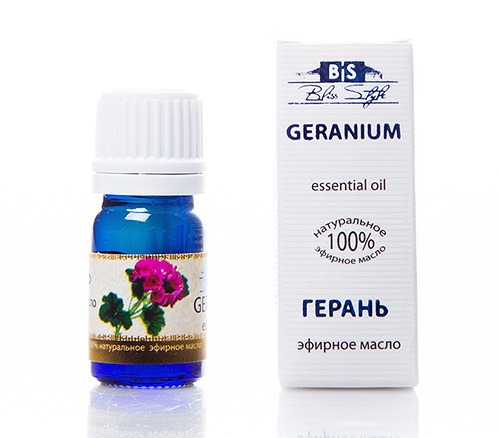 L'huile de géranium peut être ajoutée à un shampoing ordinaire ou mélangée avec de l'huile de bardane. L'huile de géranium peut être ajoutée à un shampoing ordinaire ou mélangée avec de l'huile de bardane.