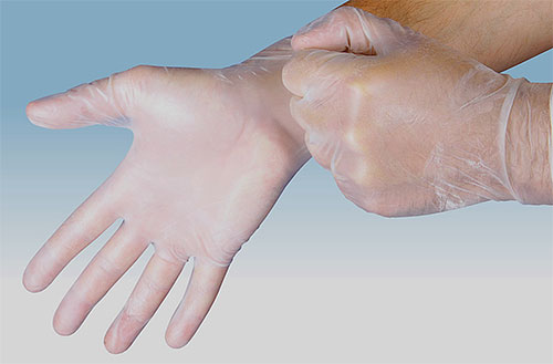 Lorsque vous utilisez un produit insecticide contre les poux et les lentes, portez des gants pour protéger la peau de vos mains. Lorsque vous utilisez un produit insecticide contre les poux et les lentes, portez des gants pour protéger la peau de vos mains.