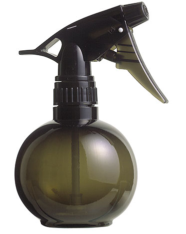 Après dilution du concentré insecticide, la solution peut être pulvérisée à l'aide d'un pulvérisateur domestique ordinaire Après dilution du concentré insecticide, la solution peut être pulvérisée à l'aide d'un pulvérisateur domestique ordinaire
