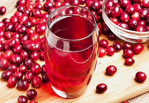 Le jus de cranberry est un remède populaire naturel contre les poux et les lentes dans les cheveux.