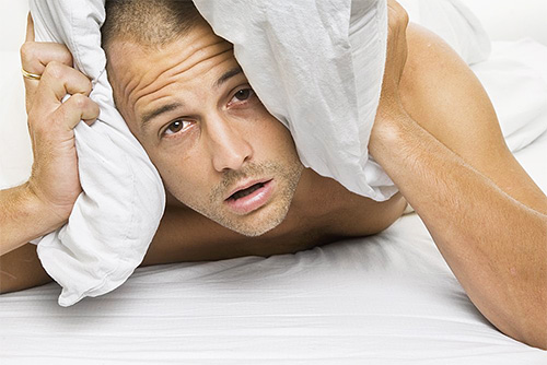 Les nuits d'insomnie dues aux piqûres de punaises de lit provoquent de la nervosité pendant la journée. Les nuits d'insomnie dues aux piqûres de punaises de lit provoquent de la nervosité pendant la journée.
