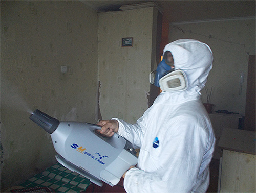 Exemple de traitement d'une pièce contre les punaises de lit par brouillard froid Exemple de traitement d'une pièce contre les punaises de lit par brouillard froid