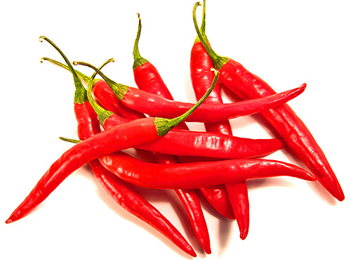 Un autre remède populaire contre les guêpes et les frelons est le piment rouge, qui a la propriété de repousser ces insectes (et parfois, ils s'y attaquent carrément).