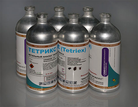 Le produit Tetrix est plus adapté à une utilisation par les désinsectiseurs professionnels, car il présente une toxicité accrue pour l'homme.