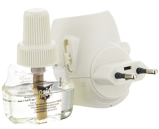 La photo montre un exemple d'électrofumigateur Raid