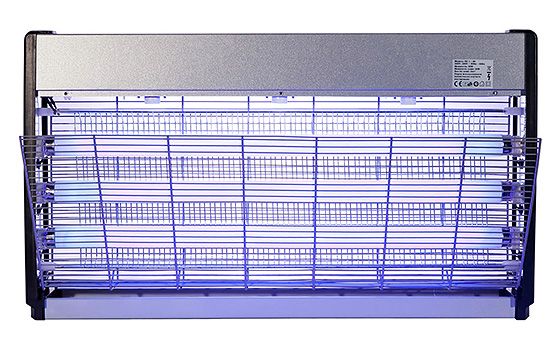 La photo montre un exemple de destructeur à lampe pour insectes volants (ce que l'on appelle une lampe piège).