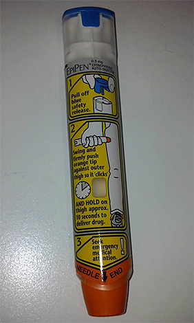 Voici à quoi ressemble un auto-injecteur d'adrénaline (épinéphrine). Voici à quoi ressemble un auto-injecteur d'adrénaline (épinéphrine).