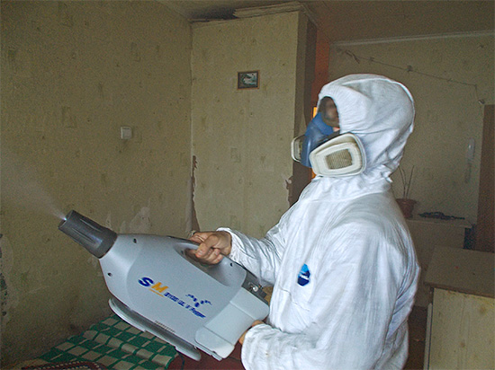 La photo montre un exemple de traitement d'un appartement par la méthode du brouillard froid.