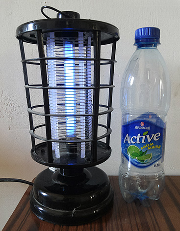 Lampe de lutte contre les insectes volants. Lampe de lutte contre les insectes volants.