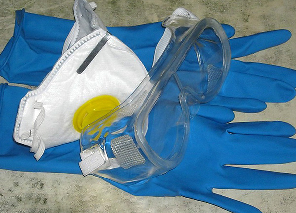 Lors du travail avec tout produit insecticide, il est impératif d'utiliser des équipements de protection individuelle... Lors du travail avec tout produit insecticide, il est impératif d'utiliser des équipements de protection individuelle...