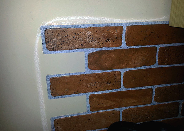 La craie anti-cafards agit lentement, mais constitue dans l'ensemble un moyen assez pratique et efficace lorsque le nombre de nuisibles dans l'appartement est faible.