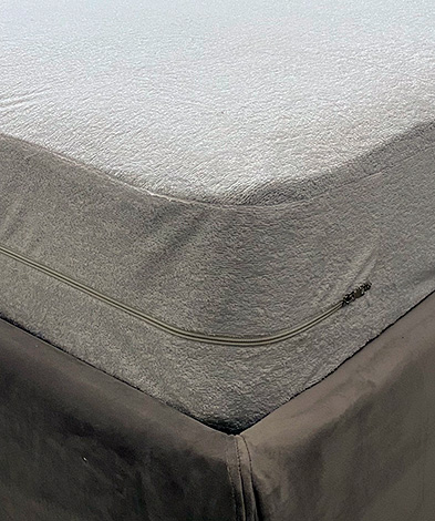 Aucune punaise de lit ne peut pénétrer à l'intérieur du matelas à travers les pores du tissu de la housse